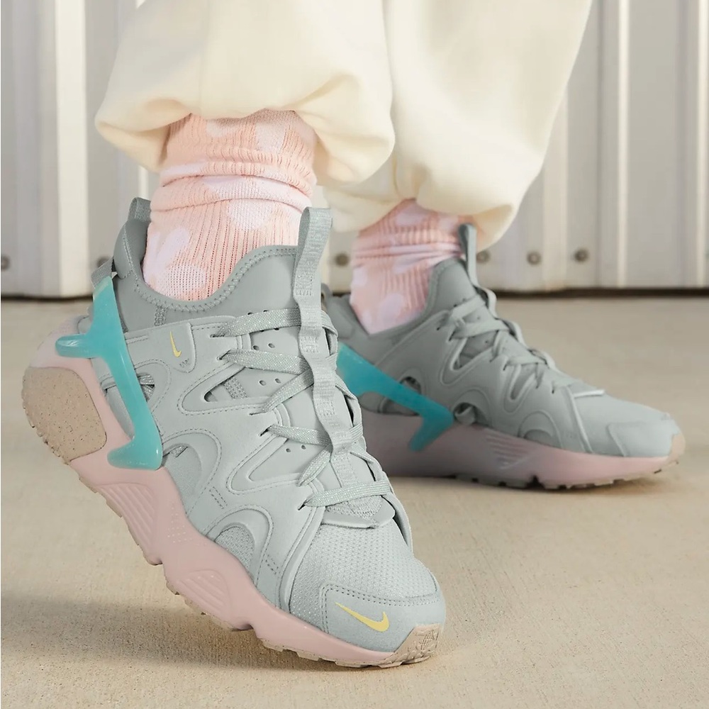 Nike Air Huarache Craft women’s 9